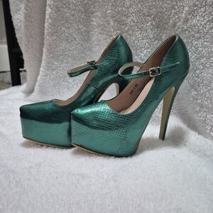 Elegant Green Platform Heels